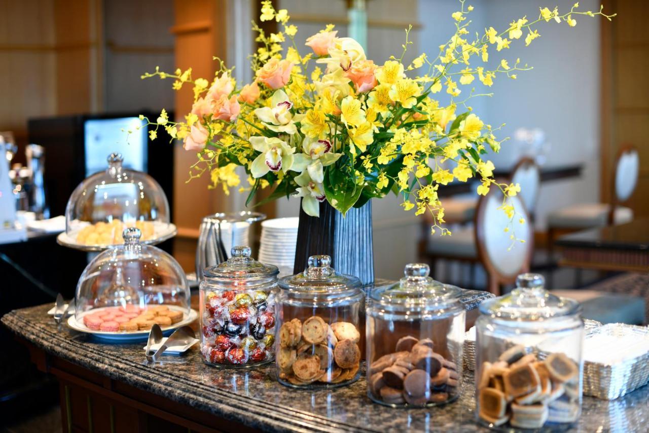 Hotel New Grand Jokohama Zewnętrze zdjęcie A typical afternoon tea buffet